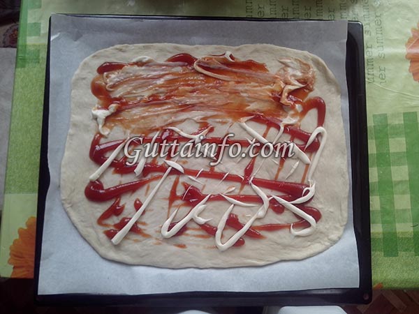 Рецепт пиццы с колбасой сыром и помидорами