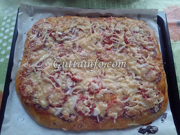 Рецепт пиццы с колбасой сыром и помидорами